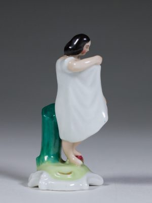 Gzhel_Porcelain_Woman_Nightgown_15