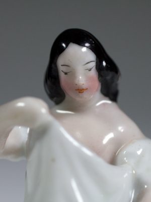 Gzhel_Porcelain_Woman_Nightgown_22