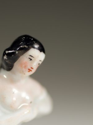 Erotic_Porcelain_Miniature_Woman_7