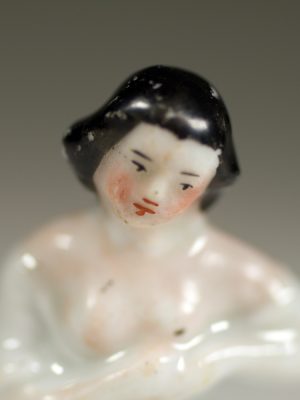 Erotic_Porcelain_Miniature_Woman_8