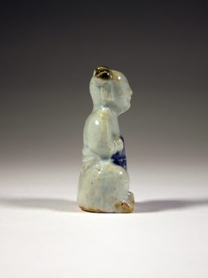 Qing_Porcelain_Seated_Boy_6